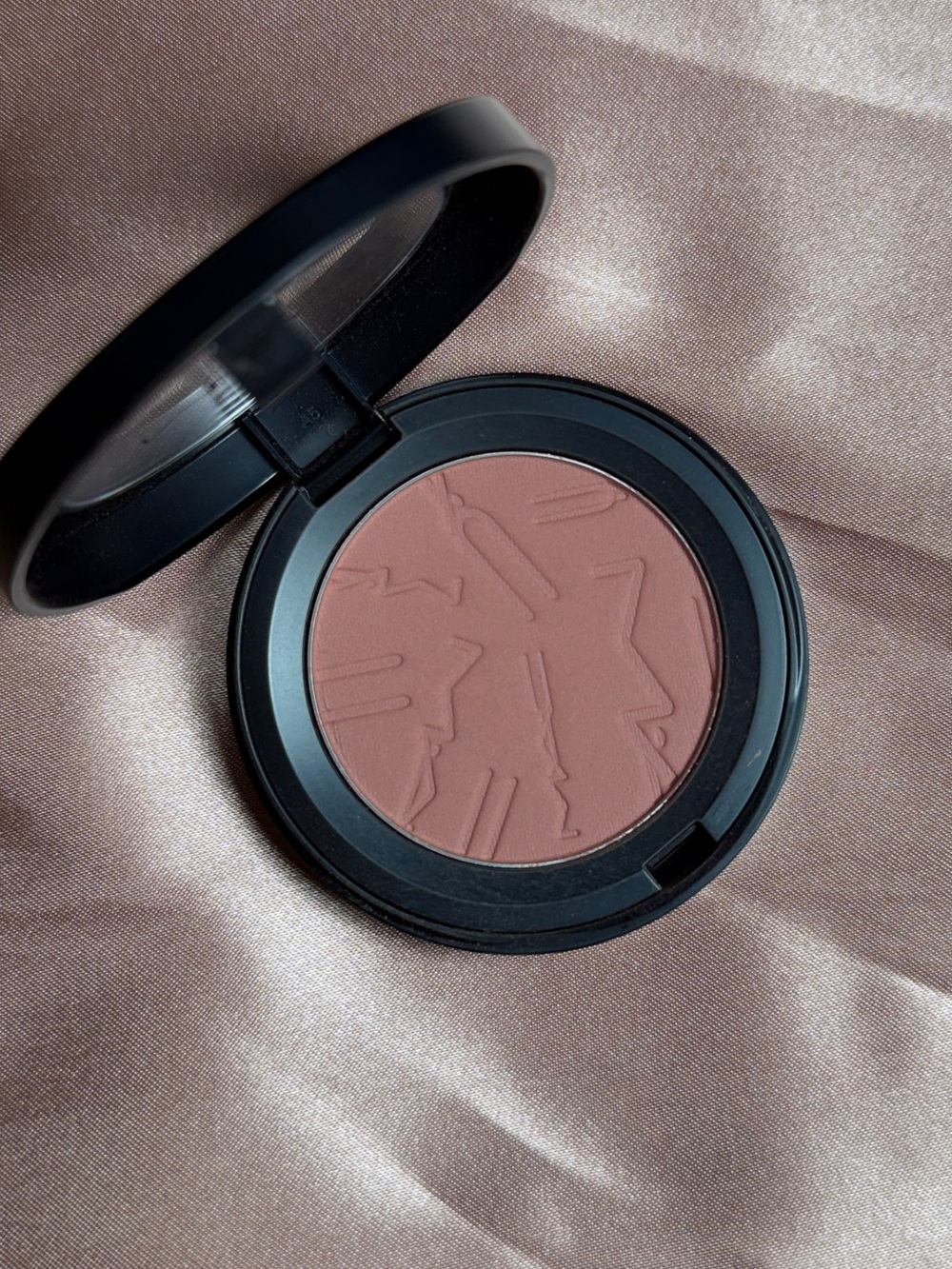 MAC Velvet Teddy Powder Blush - Picture 4 of 4